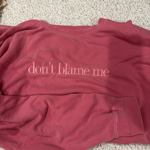 Don’t blame me crewneck - Picture 2 of 3